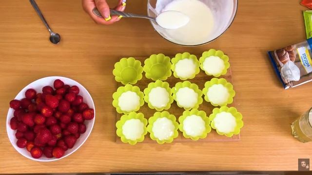 Десерт из клубники и сметаны/Быстро и легко смотреть онлайн