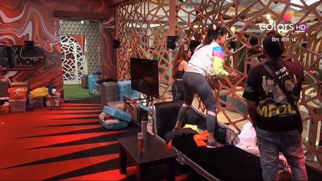 Bigg Boss S14 | बिग बॉस S14 | Furious Jasmin Throws Water At Rahul
