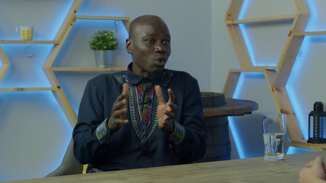 Papa Ladjiké Diouf Psychothérapeute, Défenseur de l’EDI, invités sur ‘Conversations de Substance’ смотреть онлайн