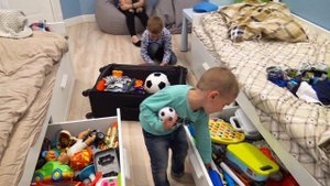 Целый чемодан игрушек Дети сами собираются в отпуск Каникулы и куда мы поедем? VLOG