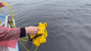 Погружение подводного робота Океаника на Ладожском озере