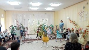 Праздник 8 марта танец насекомых