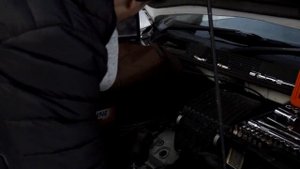 Быстро и сами меняем свечи на D16A Honda HR-V проверка цилиндров китайским эндоскопом