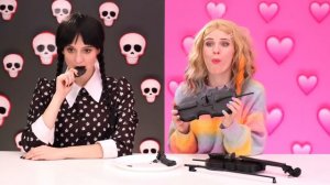 Челлендж. Шоколадная Еда vs Настоящая Еда с Уэнсдей Аддамс от PaRaRa Challenge