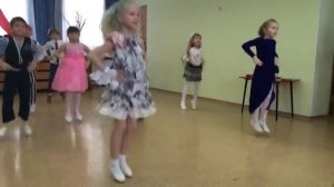 Танец «Мы маленькие звёзды»
