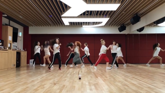 TWICE Dance The Night Away Dance Video (NEW JYP Practice Room Ver.) смотреть онлайн