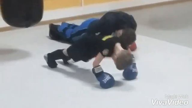 Кикбоксинг.Тренировка .Спортивная группа.