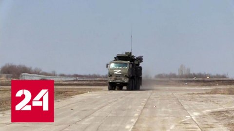 Расчеты зенитчиков прикрывают подразделения от ударов с воздуха - Россия 24