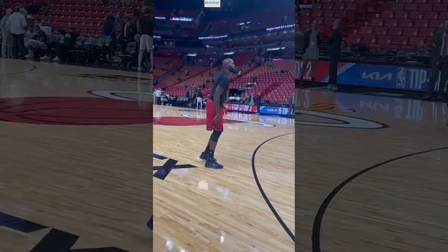 Dewayne Dedmon’s pregame routine before facing the Boston Celtics