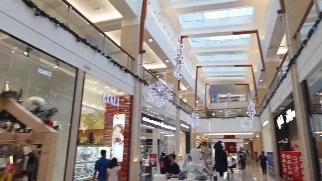 BurJuman Centre Dubai oldest shopping mall смотреть онлайн