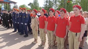 Равняйсь! Смирно! На парад становись!