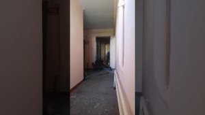 демонтаж металической заливной рамы,установка двери,удаление металического косяка