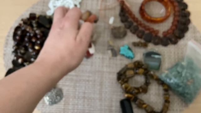 РАСПАКОВКА ПОСЫЛКИ ОТ ВЕРЫ. РАССМАТРИВАЕМ БУСЫ ИЗ НАТУРАЛЬНЫХ КАМНЕЙ