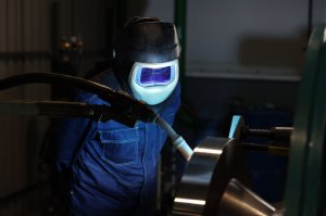 Стратегическая отрасль: в Челябинске производят арматуру для добычи газа