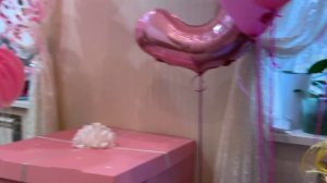 НАСТЯ празднует свой ДЕНЬ РОЖДЕНИЯ и получает много подарков! 0+