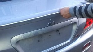 клавиша открытия багажника Lancer 9