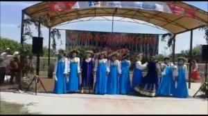 Хоровод на Троицу  - танцуют мамы...