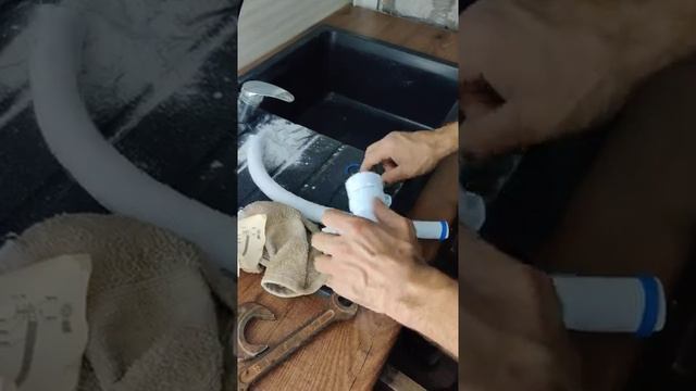 Установка каменной мойки в столешницу