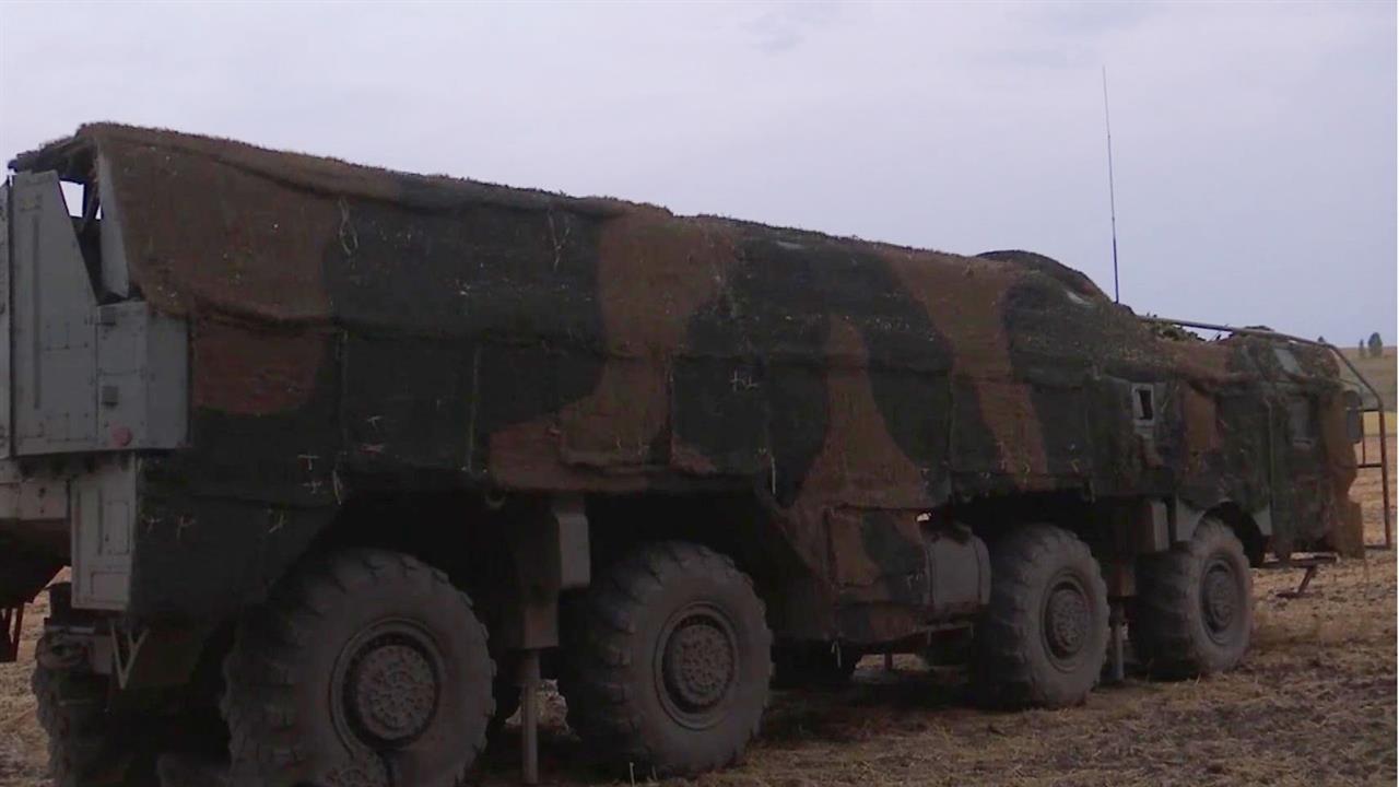 Пусковая установка ракетного комплекса "Искандер" ... для поражения самых важных объектов противника