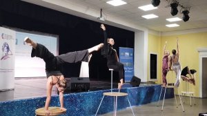 Цирковая школа "Мы из цирка". эквилибр на руках "облако волос'