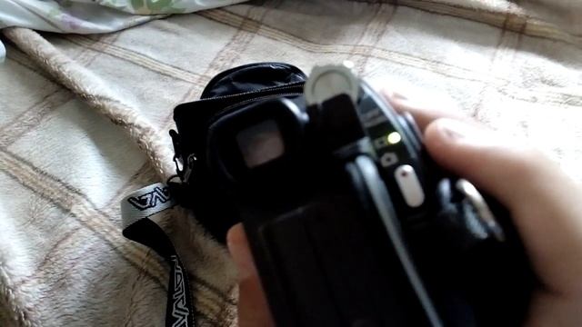 Обзор на видеокамеру (Sony DCR-DVD305E
) смотреть онлайн