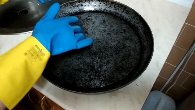 Азелит, так ли он хорош Проверяю средство на старой сковородке