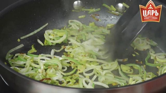 Пшеничная лапша с лососем и сливочным сыром