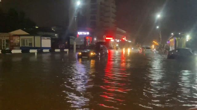 Витязево утонуло. Машины поплыли. 12.08.21 в 22:10 смотреть онлайн