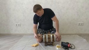 Обжиг и вощение дубовой бочки
