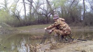 Рыбалка на поплавок весной. Наловил рыбы в мутной реке. ЛОВЛЯ РЫБЫ НА УДОЧКУ.