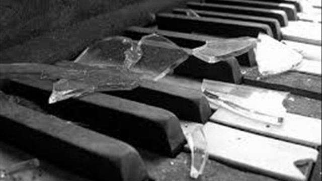 Broken Piano (fl. studio beats) смотреть онлайн