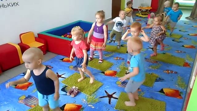 Утренняя физическая зарядка в частном детском саду Ясельки Киров смотреть онлайн