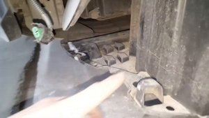 Как снять накладку переднего крыла Хонда Цивик