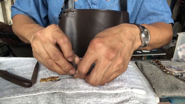 ซ่อมนาฬิกาเปลี่ยนถ่าน Guy laroche смотреть онлайн