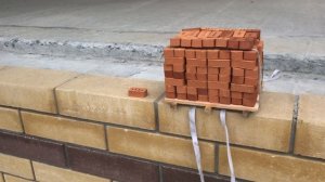 КАК ПОДНЯТЬ ПОДДОН КИРПИЧА БЕЗ ПОДРУЧНЫХ СРЕДСТВ