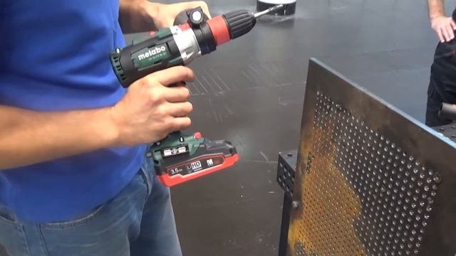 Резьборез Metabo GB 18 LTX BL Q I в действии.