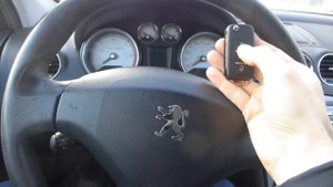 Автоключ Пежо 308 изготовление дубликата чип ключа зажигания в Минске. Remote key programming