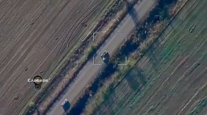 Кадры попаданий российским барражирующим боеприпасом «Ланцет» и «Ланцет-3» по автомобилю ВСУ.MP4