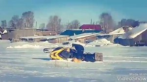 Завалились на бок на снегоходе