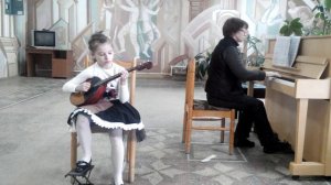 "Пойду ль я, выйду ль я". Домра, исп. Козлова Екатерина, 8 лет.