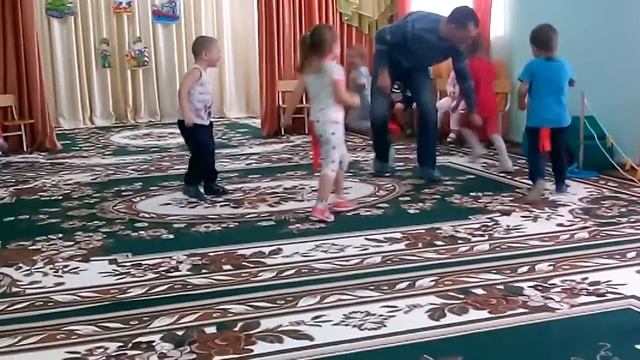 Праздник в честь 23 февраля в саду у Вики смотреть онлайн