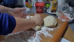 Вкуснейшие рогалики с шоколадом из дрожжевого тесто . Очень быстрый рецепт.