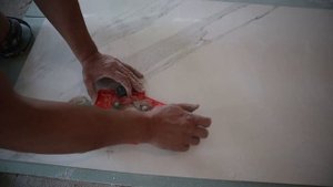 Рабочие хитрости при укладки керамогранита на стены.