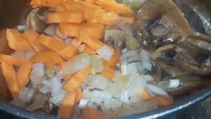 ВКУСНЫЙ СЛИВОЧНЫЙ СУП С ШАМПИНЬОНАМИ В ГОРШОЧКАХ