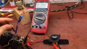 Как зависит резонансная частота динамика от амплитуды? + уничтожение динамика