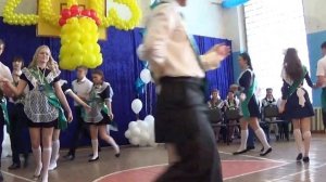 Вальс на последний звонок .