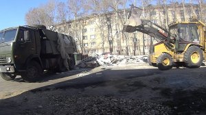 Как правильно грузить мусор в КАМАЗ! Многофункциональный ковш!Экскаватор-погрузчик CAT JCB VOLVO