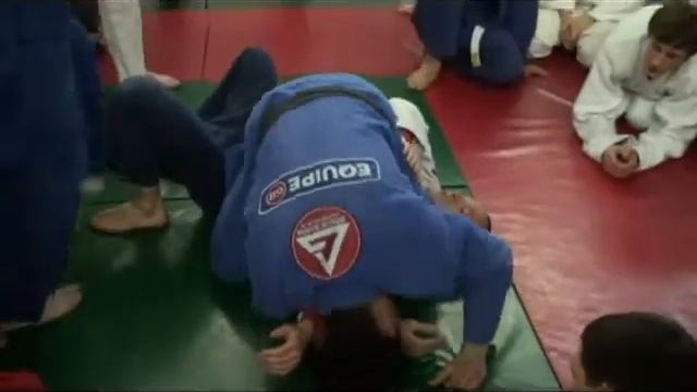 Рычаг локтя из сайд маунт контроль (armbar from side control) смотреть онлайн