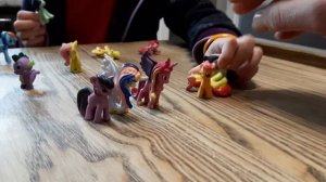 Распаковка игрушек из мультика Май Литл Пони. Понивиль. Поняшки.
