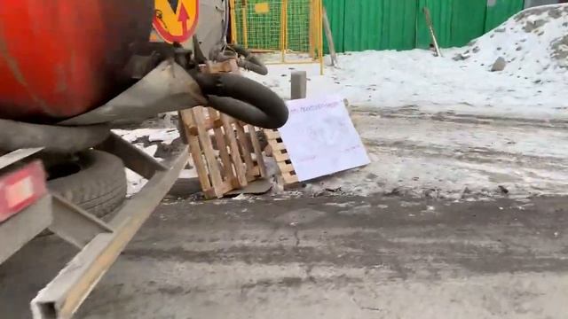 Водители ассенизаторских машин блокировали въезд в производственный центр "Западный" смотреть онлайн
